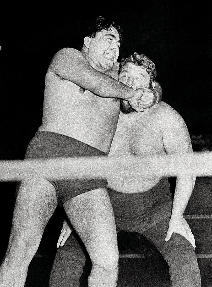 Man Mountain Dean in the ring against Chief Little Wolf.